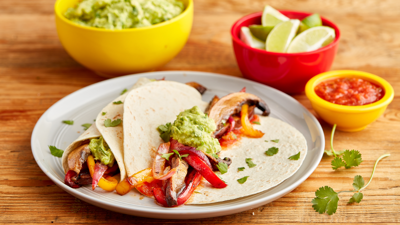 Vegane Fajitas mit Portobello-Champignons und Pfeffer hero